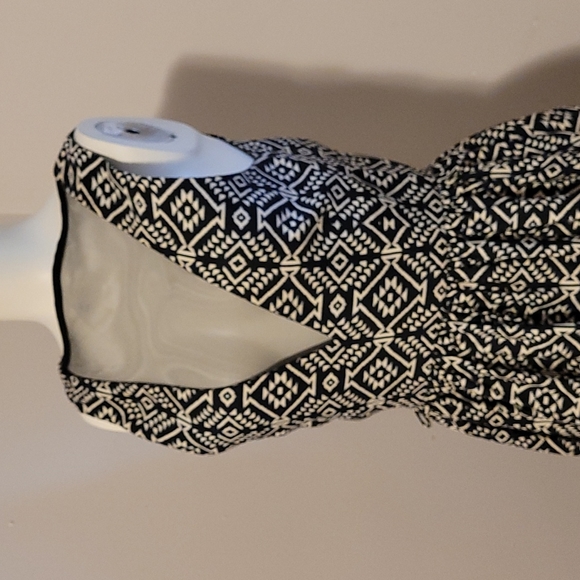 DEX sheer V neck front dress - Picture 4 of 10